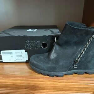 Sorel- Joan of Arch Black Ankle Boots with Zipper